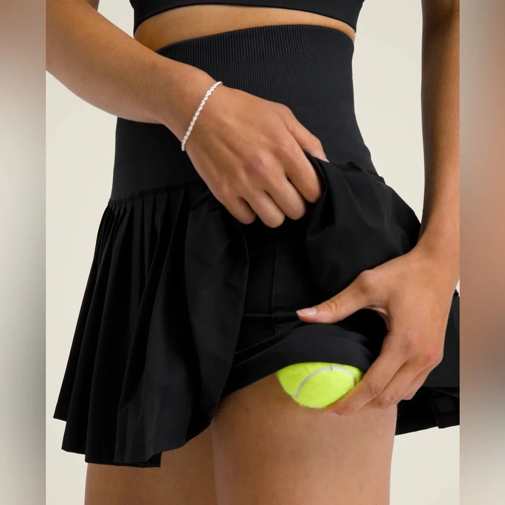 Wilson XS Midtown Wrap Tennis Skirt in black - Picture 3 of 8